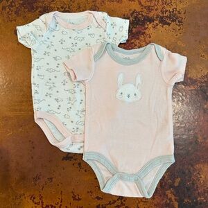 (2 pack) Bunny Print Baby Onesies